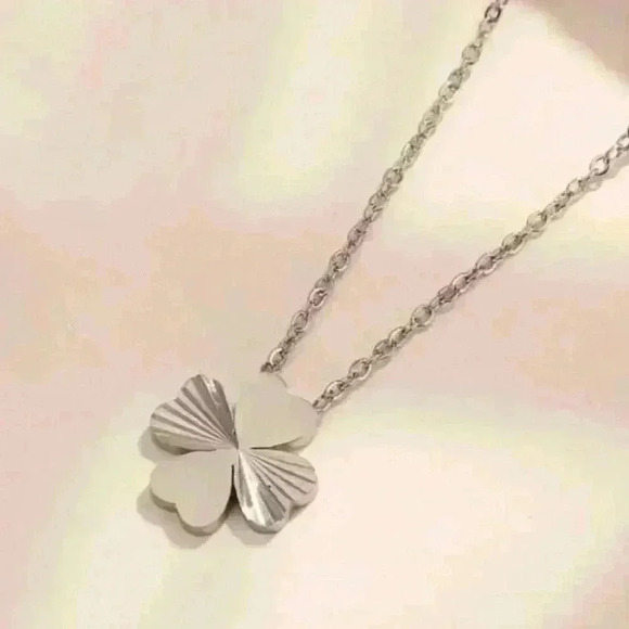 Darla Four Leaf Clover Pendant Necklace in Silver - Picture 3 of 7